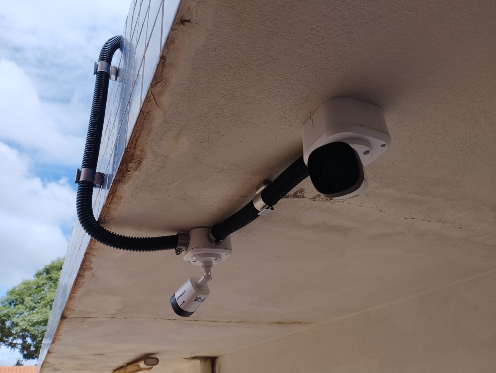 Câmara com Tubagem Aparente